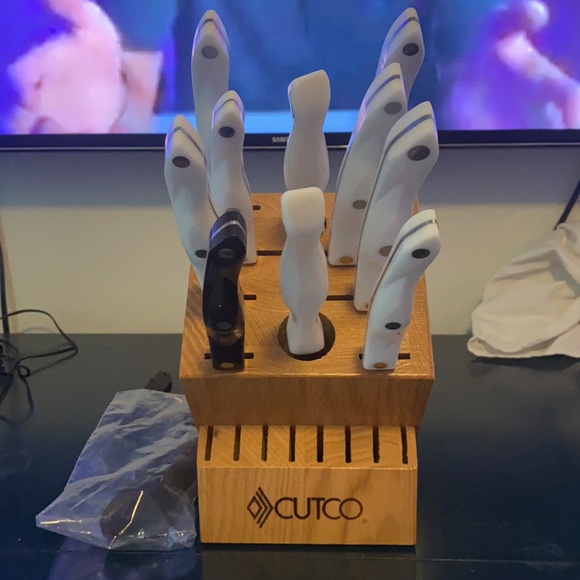 Cutco Homemaker Knife Set (Plus trimming knife cover, and vegetable peeler) - Picture 5 of 5